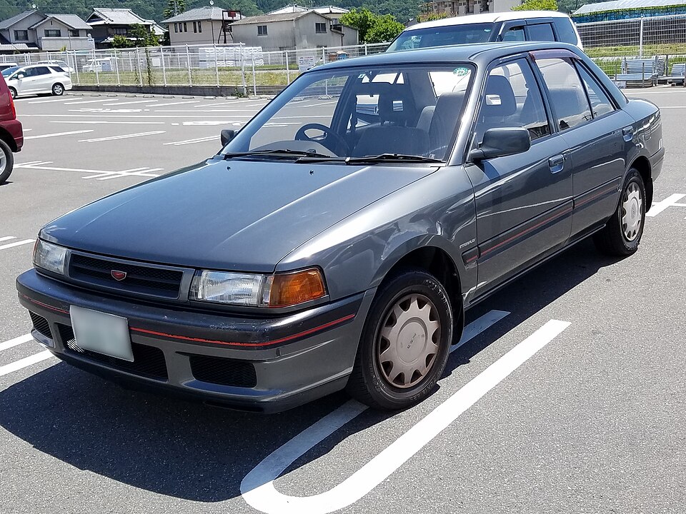 マツダ ファミリア 6代目 の外観写真