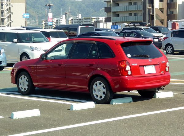 ファミリア 8代目 の後方写真