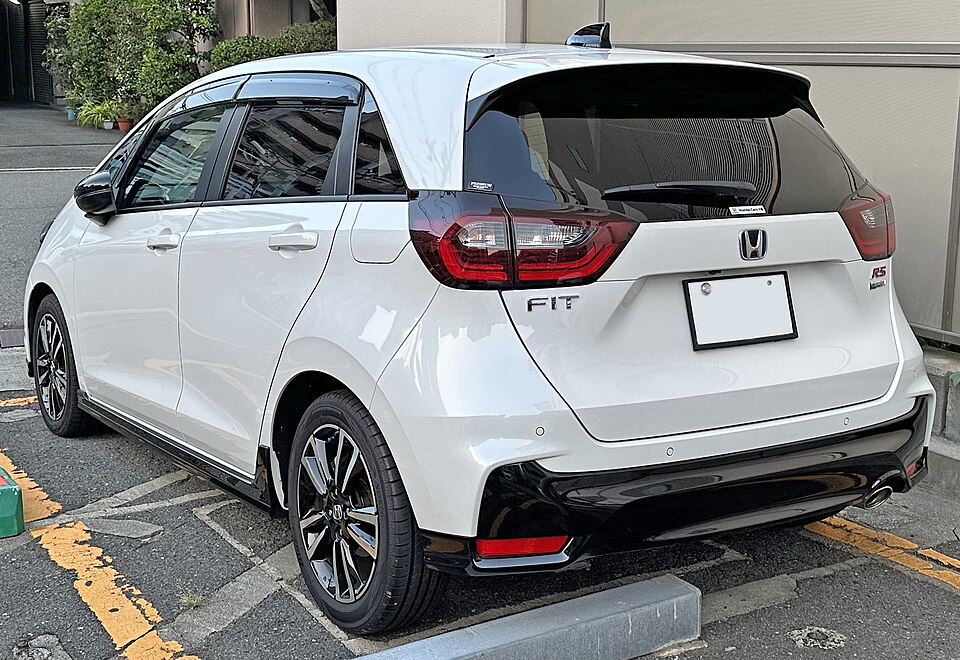 ホンダ フィット 4代目 RS の後方写真