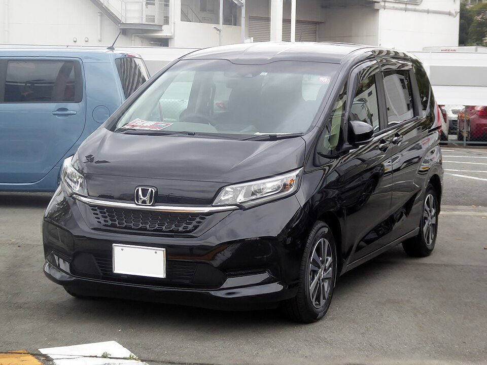 ホンダ フリード 2代目 前期 の正面写真