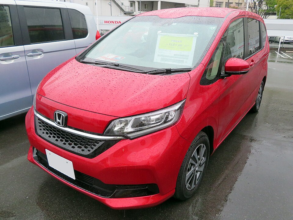 ホンダ フリード 2代目 後期 の正面写真