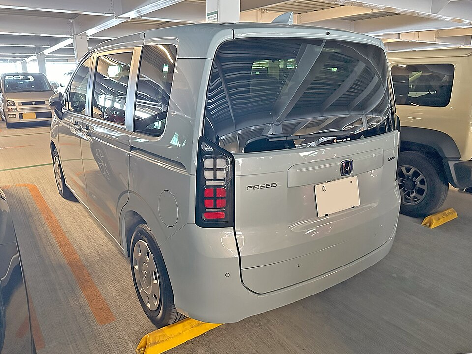 ホンダ フリード 3代目 の後方写真