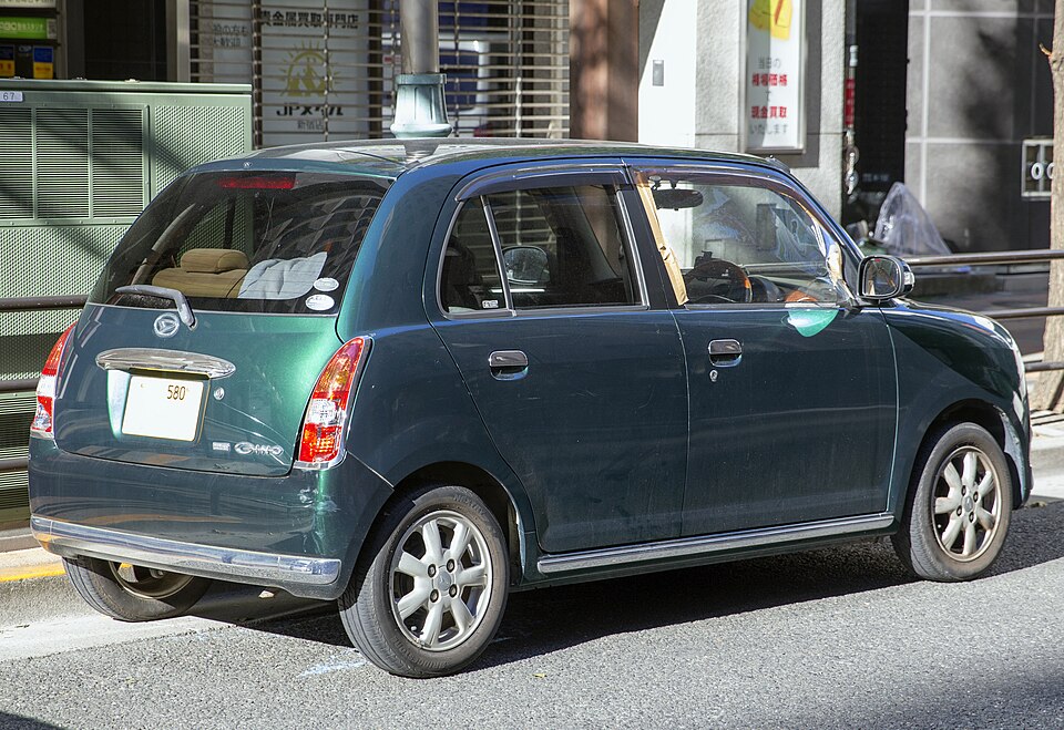 ダイハツ ミラ ジーノ 2代目 の後方写真