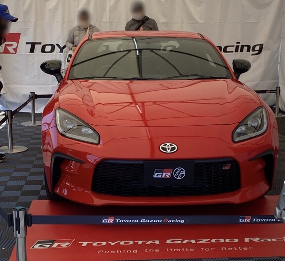 トヨタ 86／GR86 2代目 の正面写真