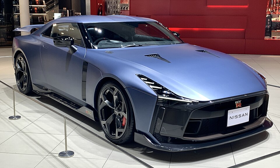 日産 GT-R R35 の正面写真