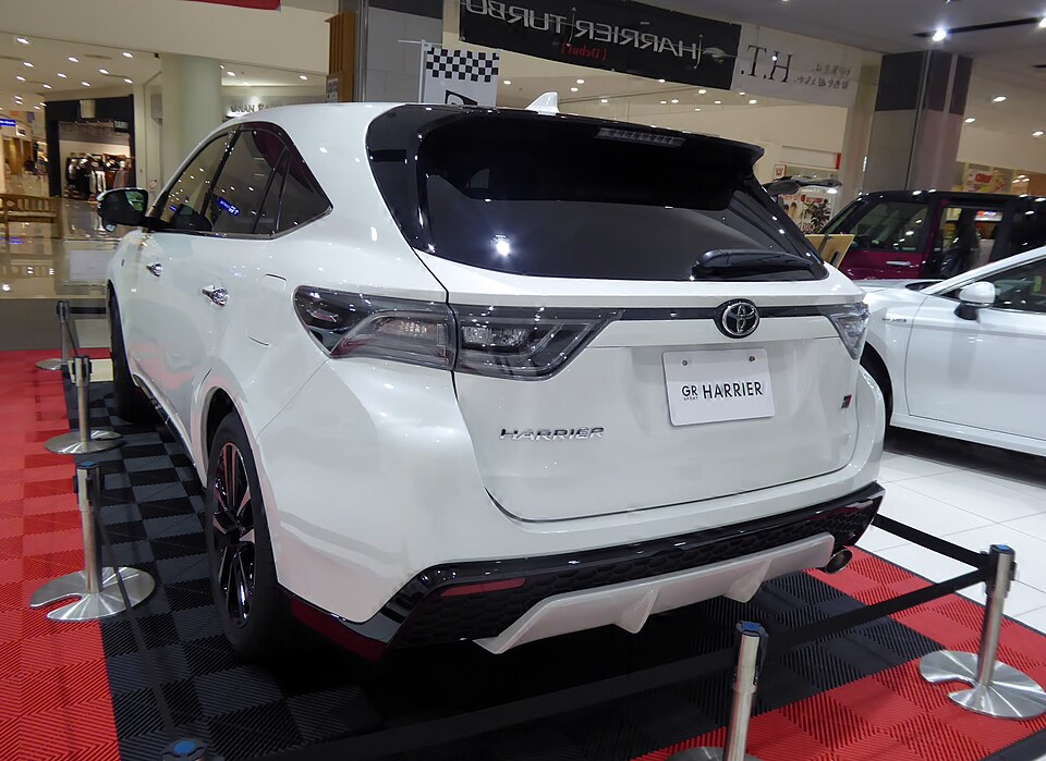 トヨタ ハリアー 3代目 後期 GR SPORT の外観写真