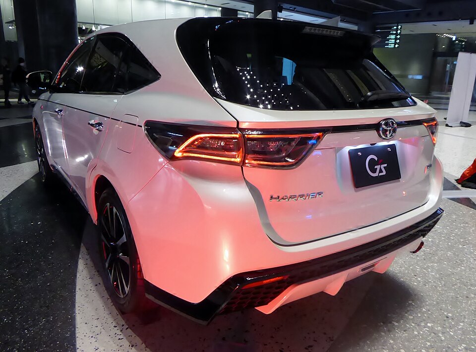 トヨタ ハリアー 3代目 前期 G's の後方写真