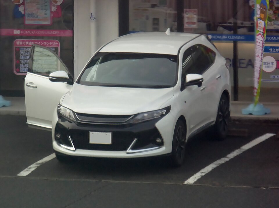 トヨタ ハリアー 3代目 前期 G's の外観写真