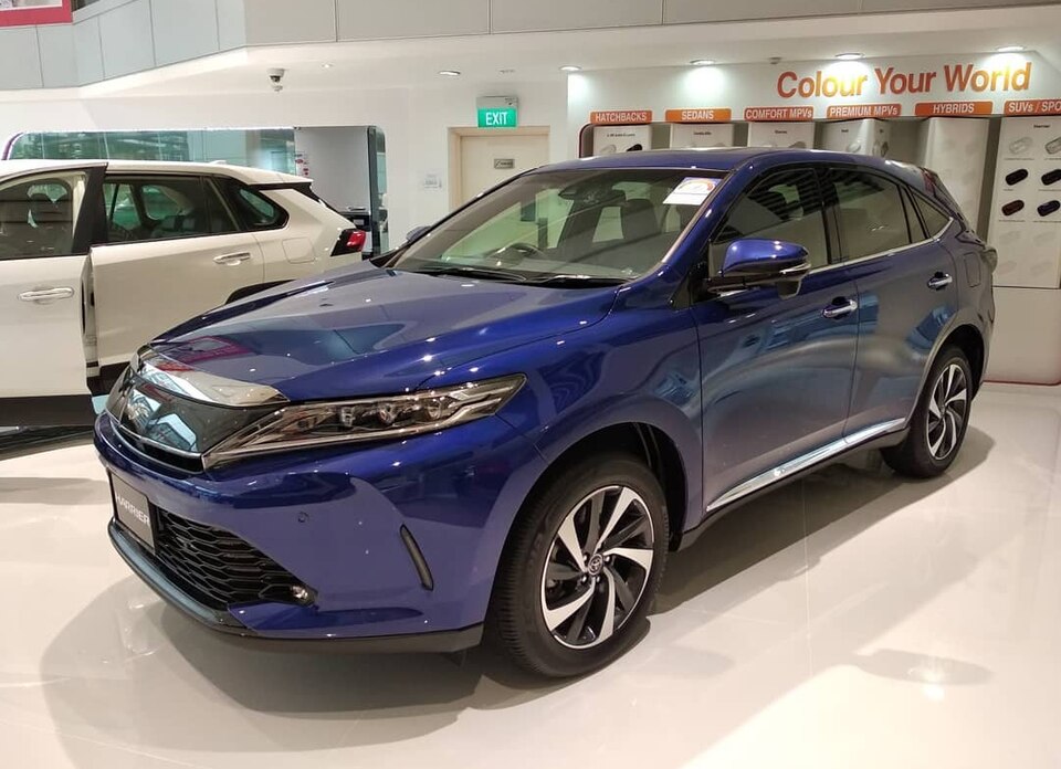 トヨタ ハリアー 3代目 後期 の外観写真