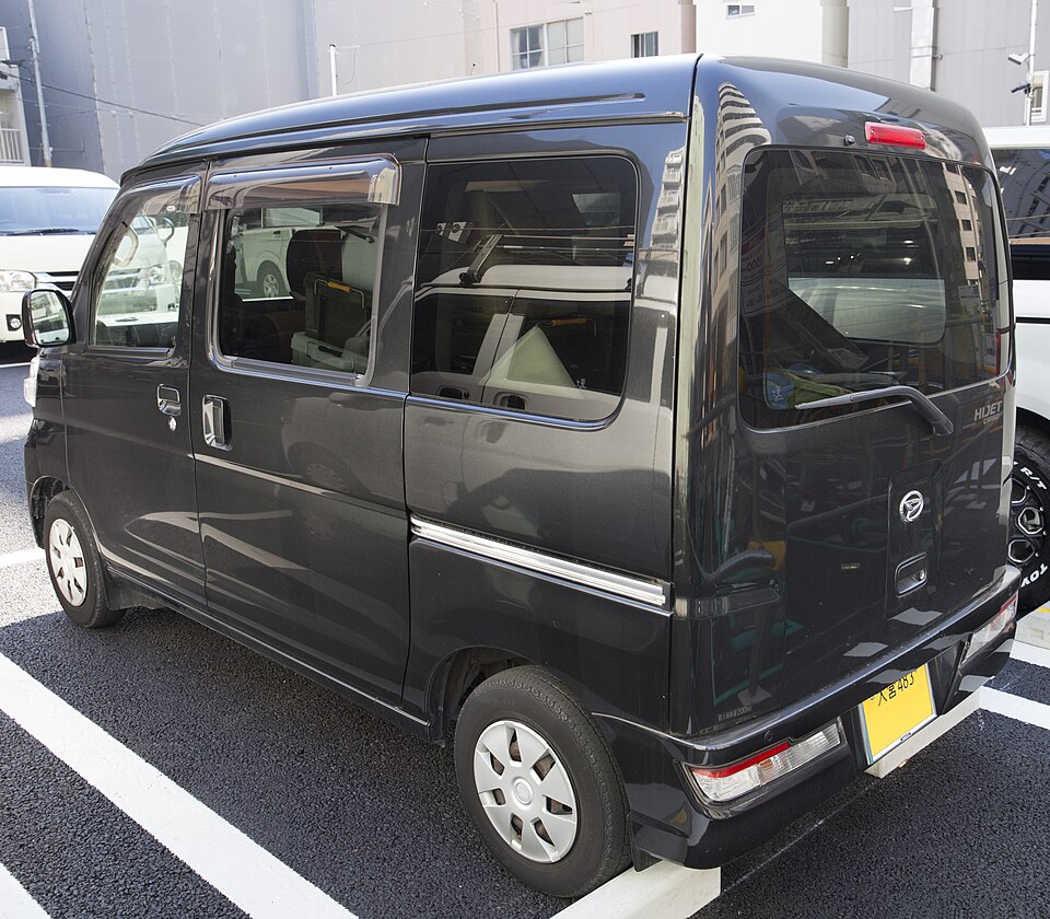 ダイハツ ハイゼット カーゴ 10代目 (S320系) の後方写真