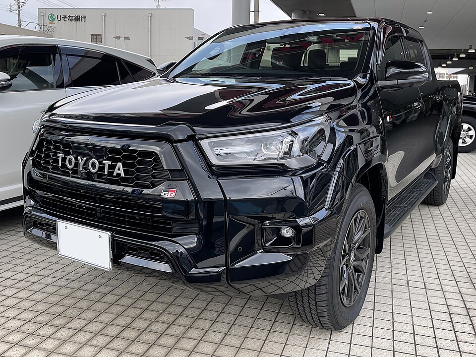 トヨタ ハイラックス 8代目 (GUN125) の斜め前写真