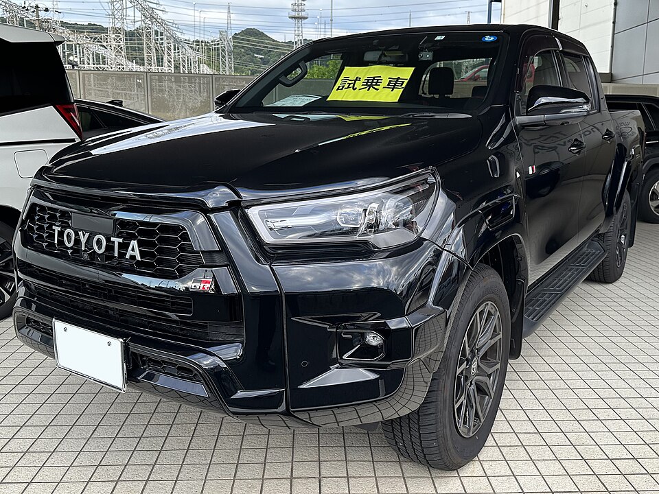 トヨタ ハイラックス 8代目 (GUN125) の斜め前写真