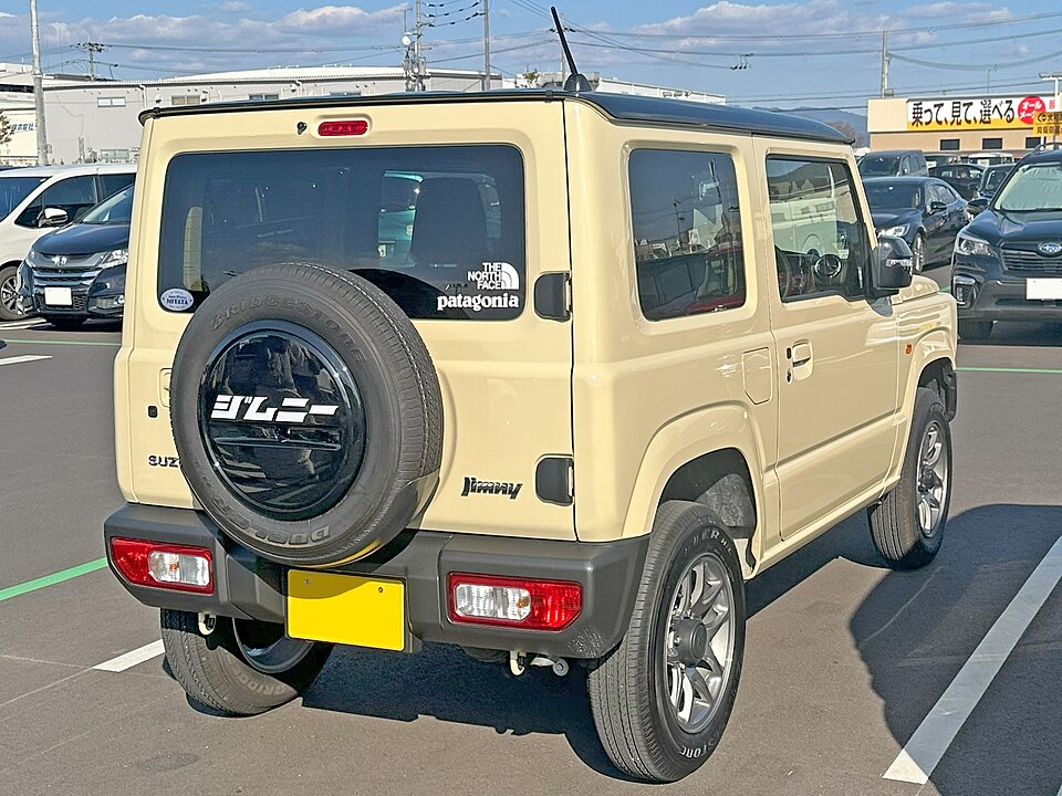 スズキ ジムニー JB64/74系 の後方写真