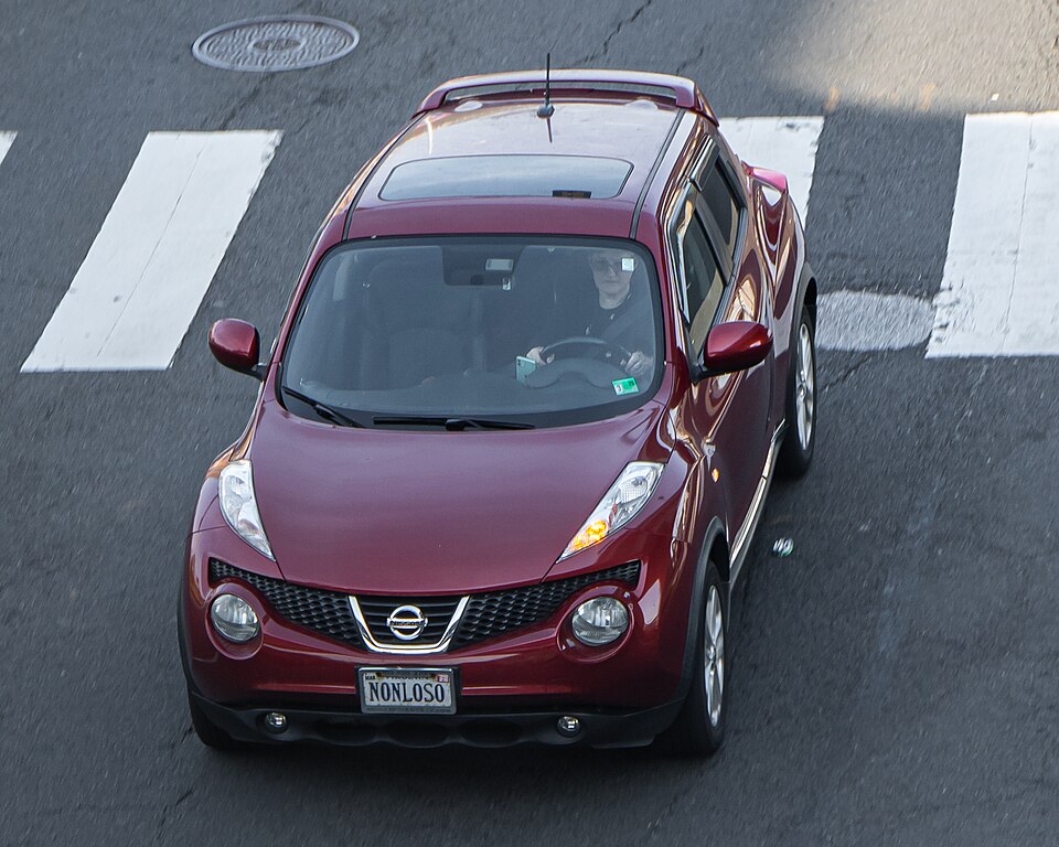 日産 ジューク 初代 の外観写真