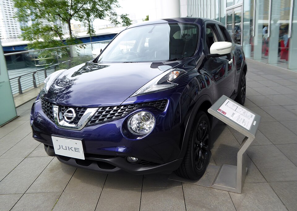 日産 ジューク 初代 前期 の正面写真