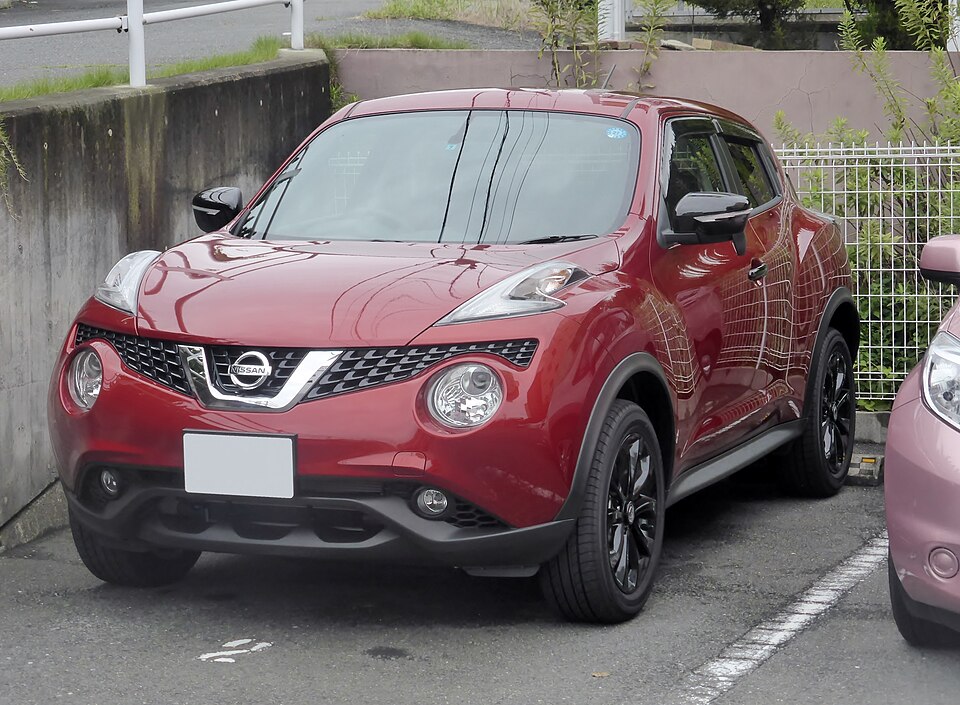 日産 ジューク 初代 前期 の正面写真