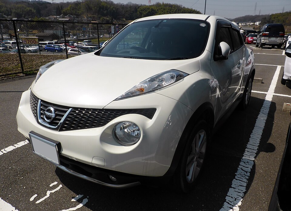 日産 ジューク 初代 後期 の正面写真