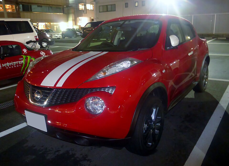 日産 ジューク 初代 後期 の正面写真