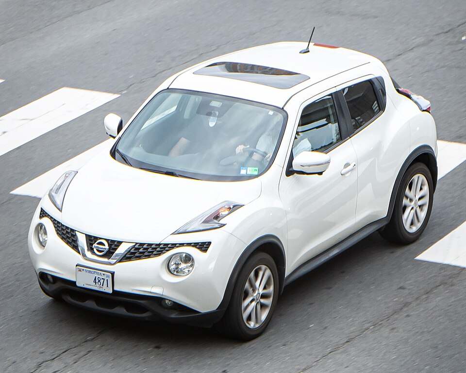 日産 ジューク 初代 の外観写真