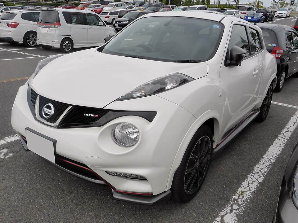 日産 ジューク 初代 の正面写真