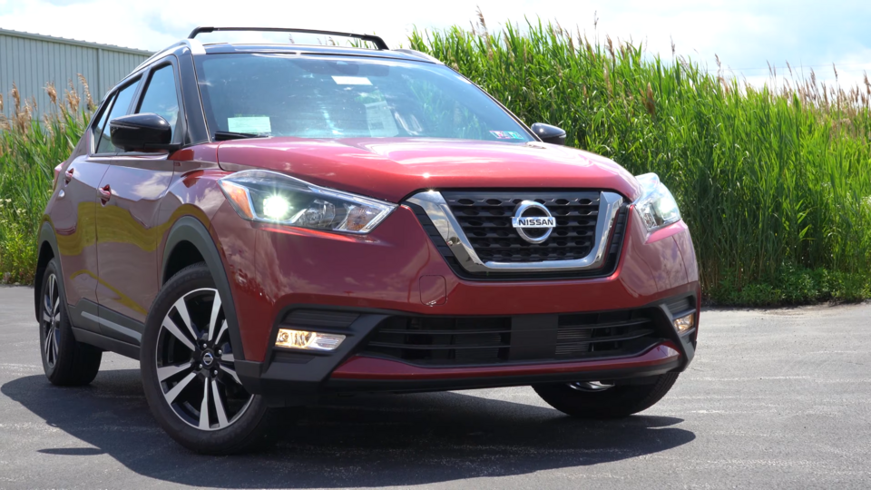 日産 キックス 初代 の正面写真