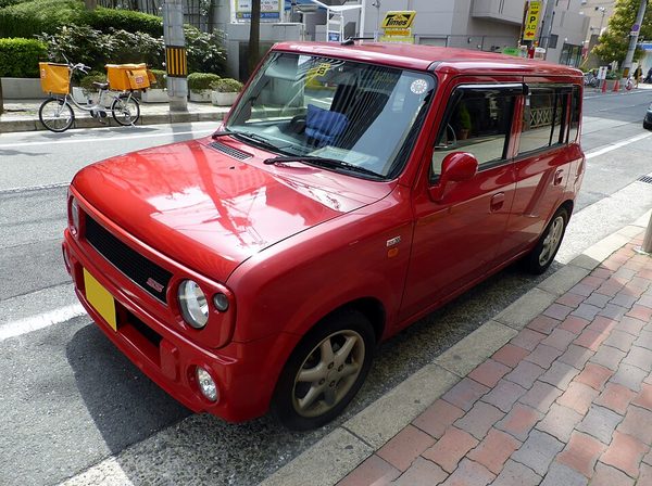 アルトラパン 初代 の正面写真