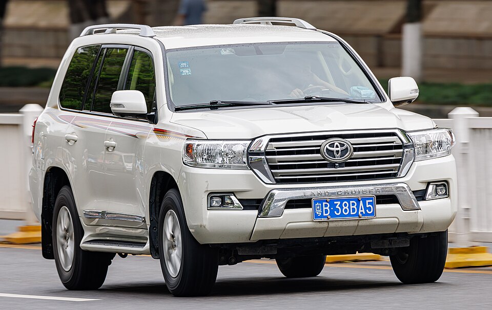 トヨタ ランドクルーザー 200系 の外観写真