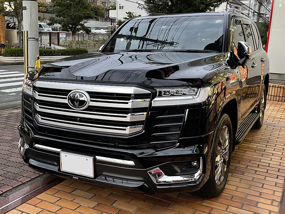 トヨタ ランドクルーザー 300系 の斜め前写真