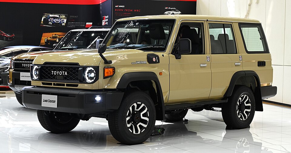 トヨタ ランドクルーザー 70系 LC70 の写真