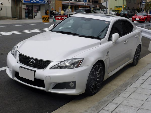 IS 2代目 (XE20) の顔