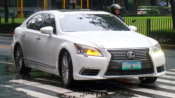 LS 4代目 (XF40) 後期 の顔