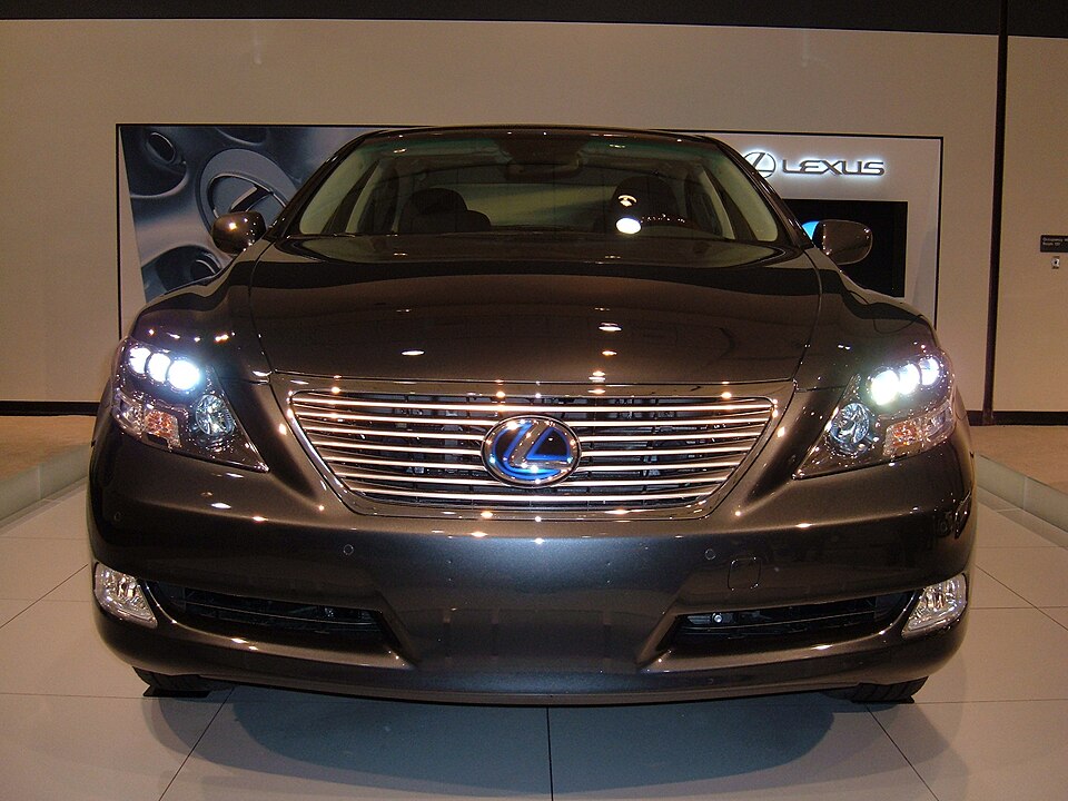 レクサス LS 4代目 (XF40) の正面写真