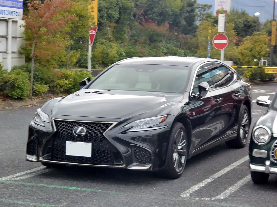 レクサス LS 5代目 (XF50) の正面写真