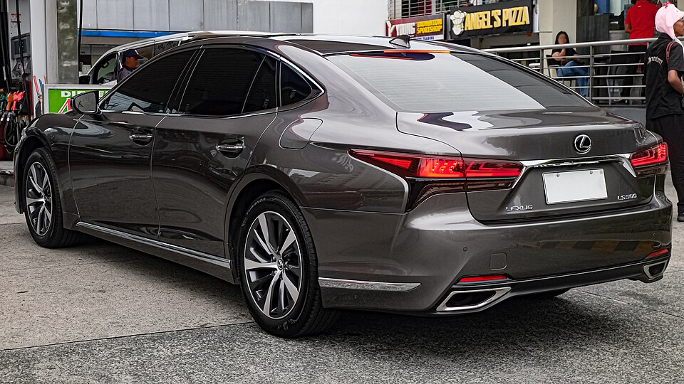 レクサス LS 5代目 (XF50) の外観写真