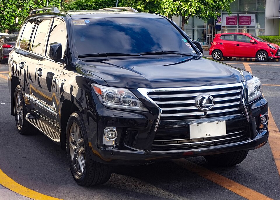 レクサス LX 初代 (J200) の正面写真