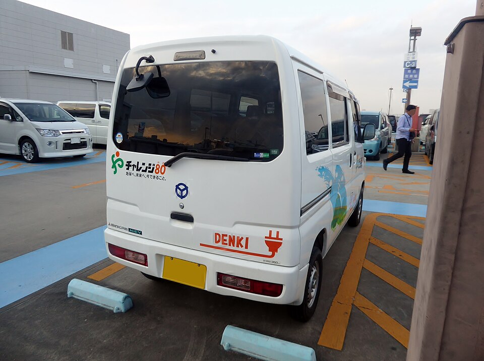 三菱 ミニキャブEV 初代 の後方写真