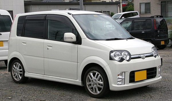 ムーヴ 3代目 カスタム の斜め前写真