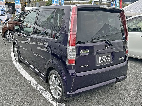 ムーヴ 3代目 カスタム の後方写真
