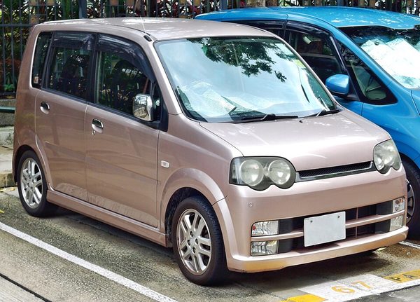ムーヴ 3代目 カスタム の正面写真
