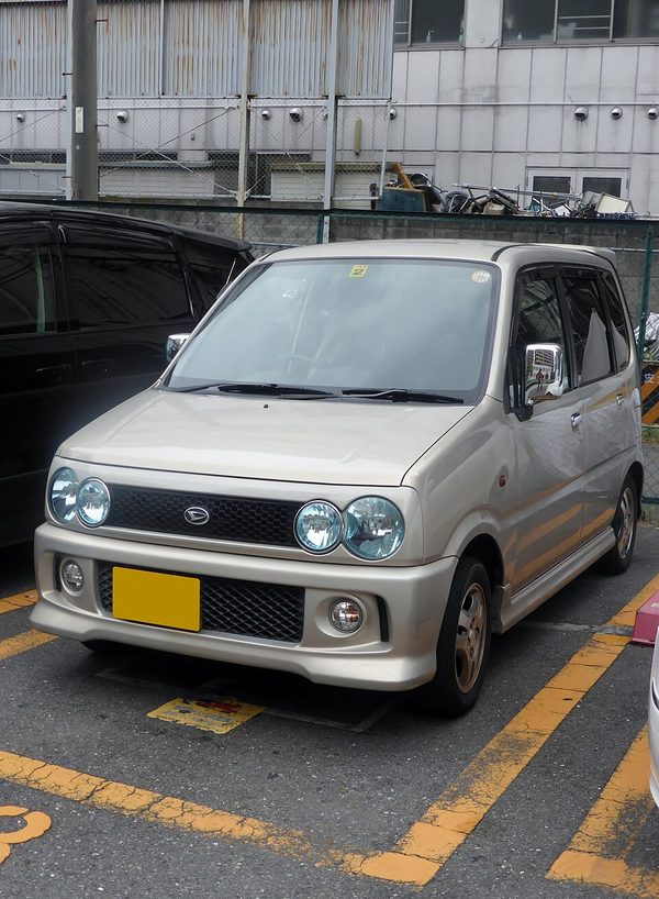 ムーヴ 2代目 カスタム の正面写真