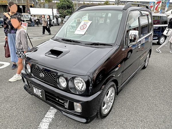 ムーヴ 2代目 カスタム の斜め前写真