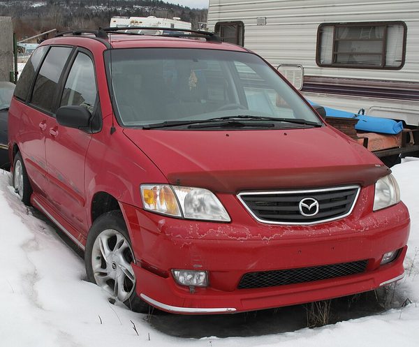 MPV 2代目 の斜め前写真
