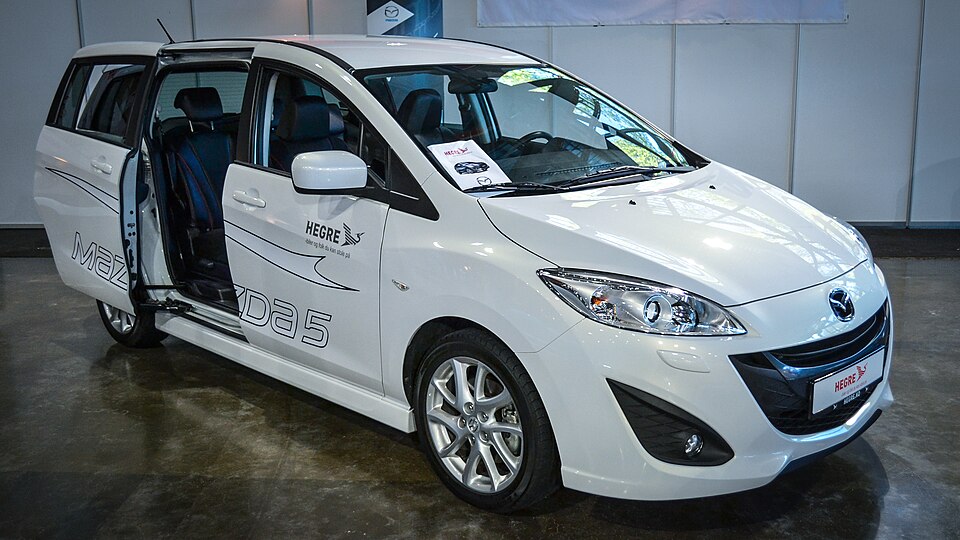 マツダ MPV 3代目 の外観写真