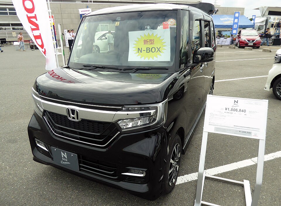 N-BOX 2代目 カスタム の顔