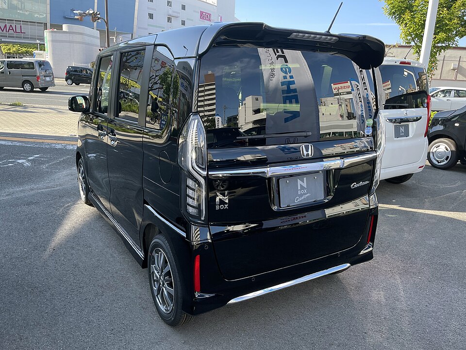 ホンダ N-BOX 2代目 の後方写真