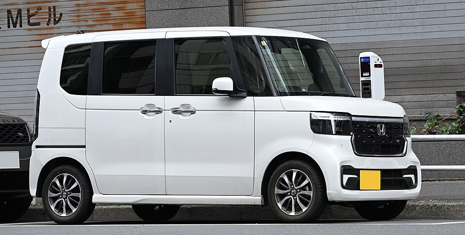 ホンダ N-BOX 3代目 の横写真