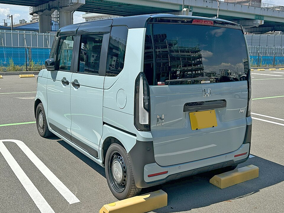 ホンダ N-BOX 3代目 JOY の後方写真