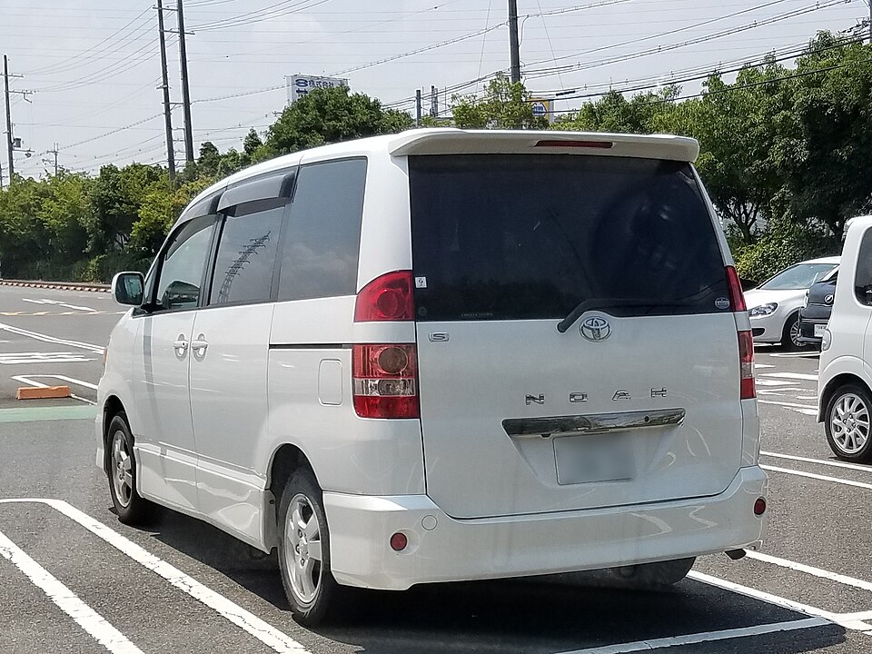 トヨタ ノア 初代 の外観写真