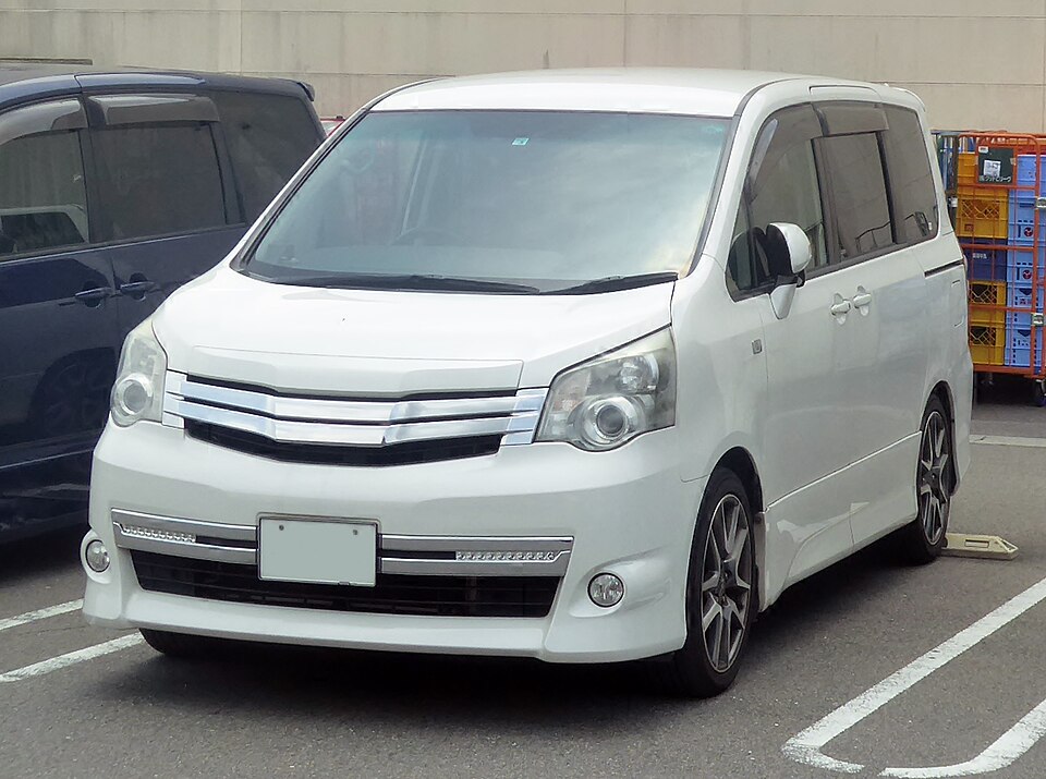 トヨタ ノア 2代目 Si G's の正面写真
