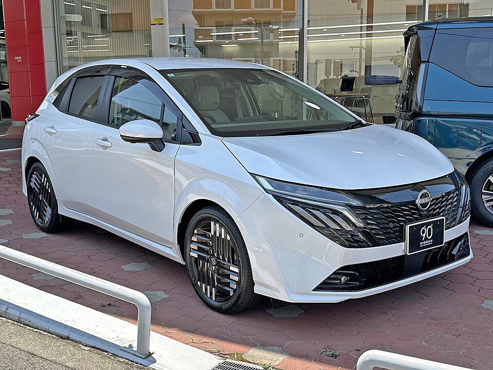 日産 ノート オーラ 初代 後期 の正面写真